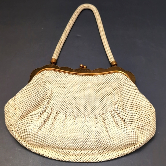 Vintage Whiting & Davis Ivory Mesh Evening Purse. - Picture 2 of 16